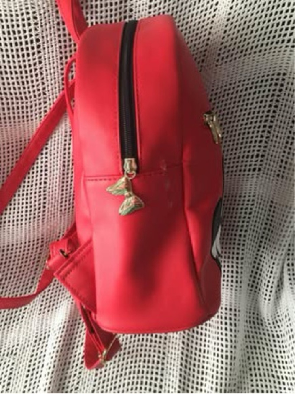Red Minnie Mouse backpack - Picture 4 of 9